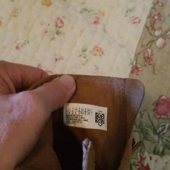 Shoes - Picture 4 of 4